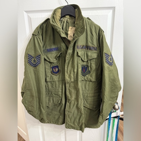 American Vintage Other - Vintage 1950s–60s USAF OG-107 Cold Weather Field Jacket w/ Original Patches